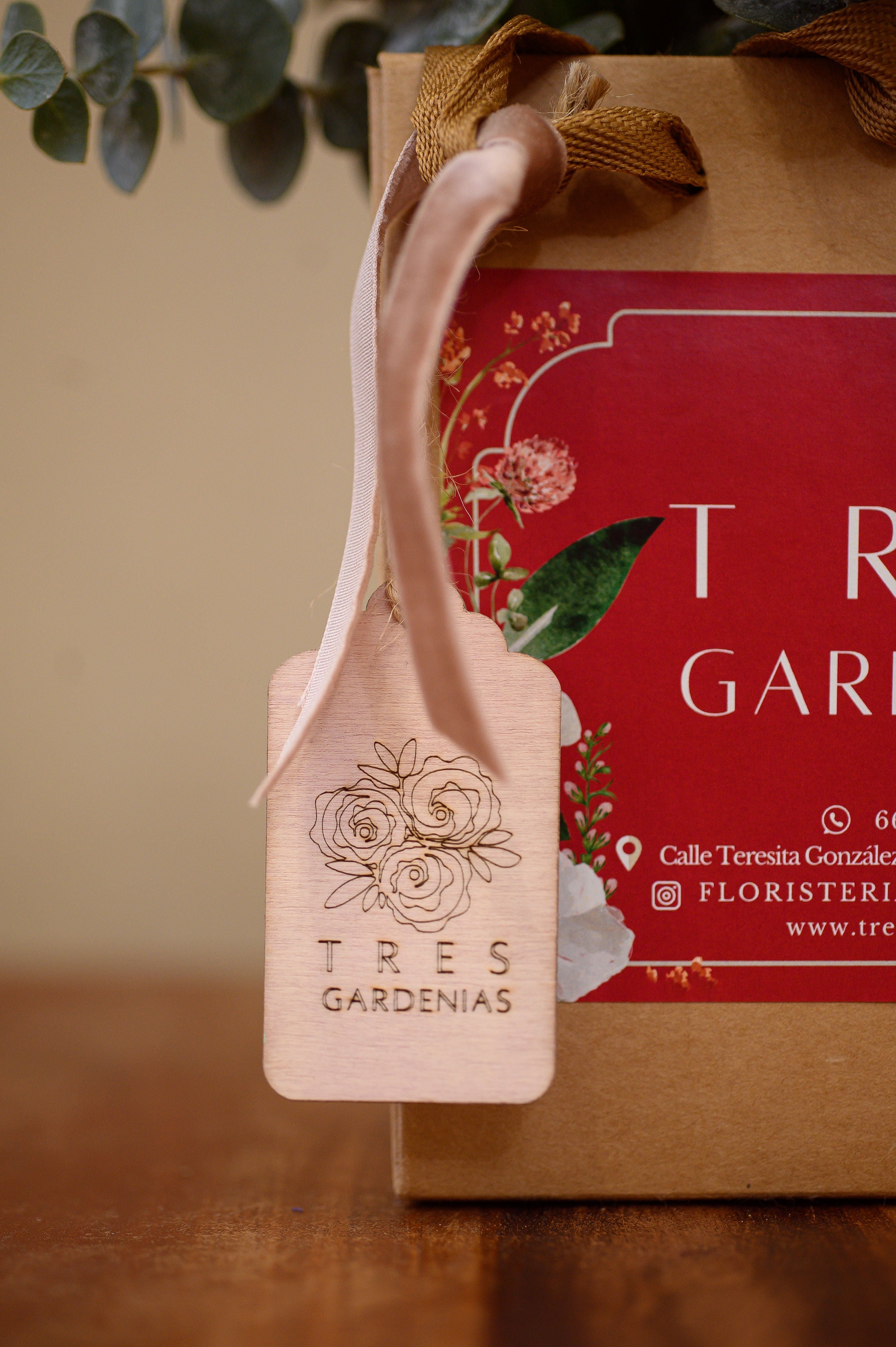 Ramo de Siemprevivas en Caja Tres Gardenias