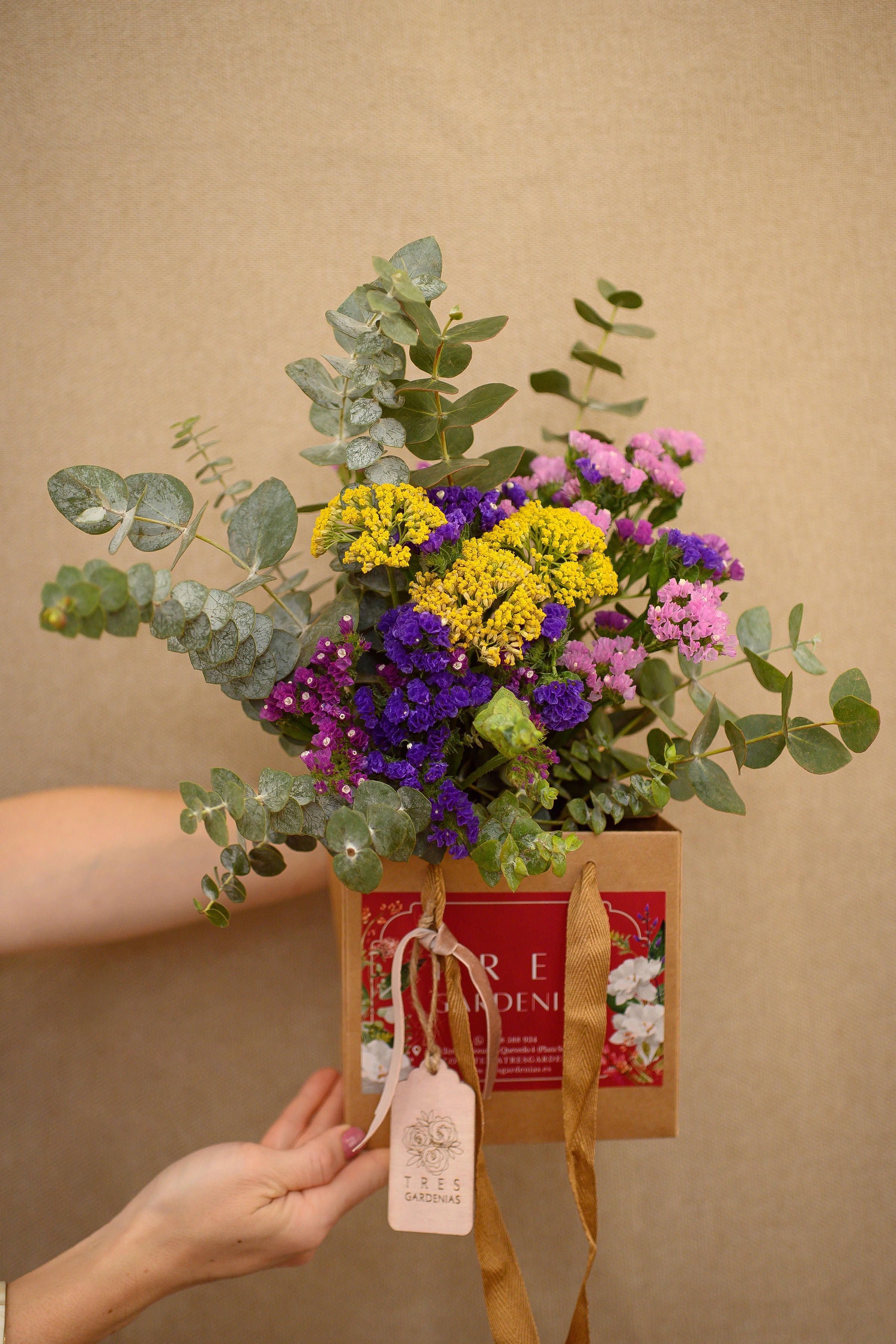 Ramo de Siemprevivas en Caja Tres Gardenias