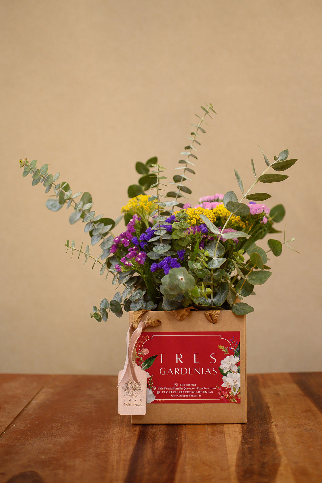 Ramo de Siemprevivas en Caja Tres Gardenias