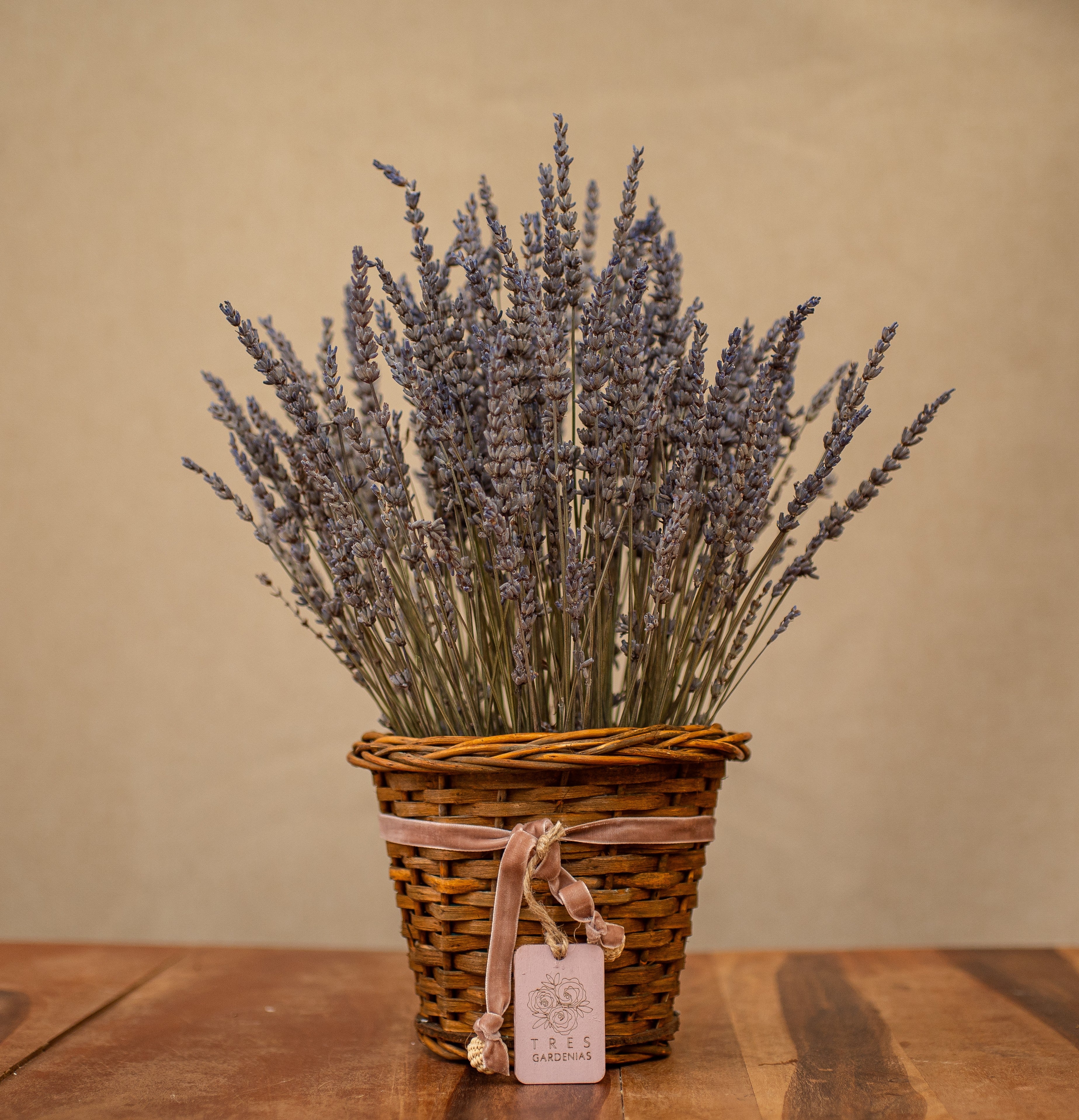 Cesta de Lavanda - Tres Gardenias