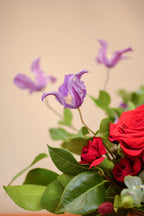 Seleccion de Tonos Rojos (Jarrón Incluido) - Tres Gardenias