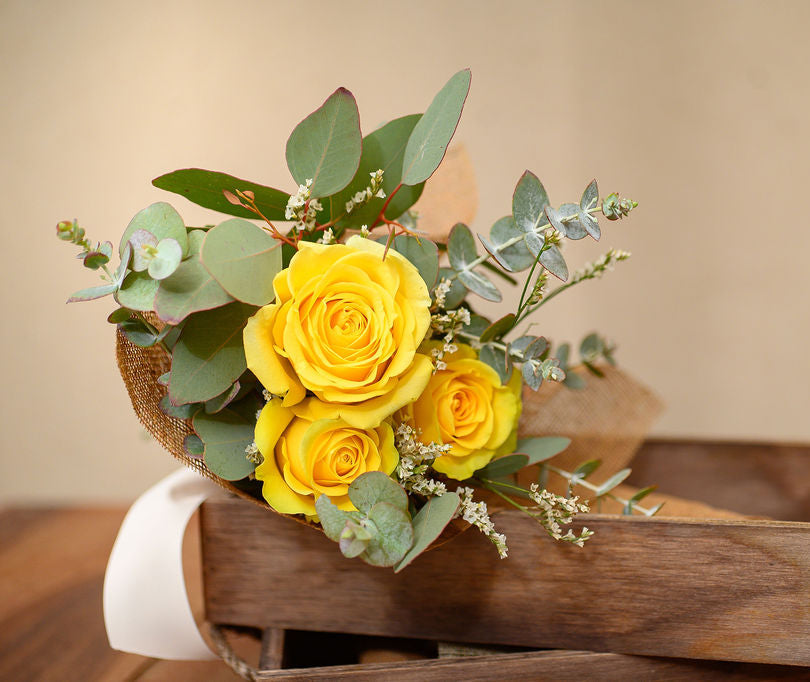Tres Rosas Amarillas - Tres Gardenias