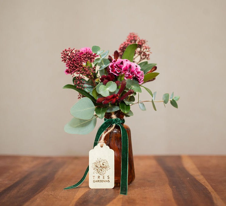 Centro de Mesa con Flor de Temporada