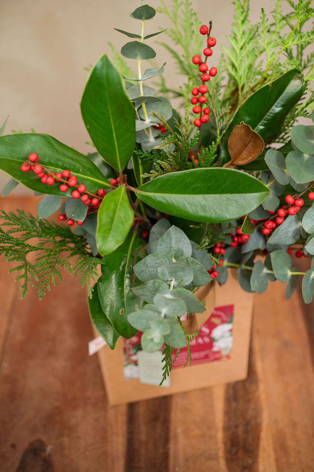 Bolsa de Regalo con Flores de Selección Navideña