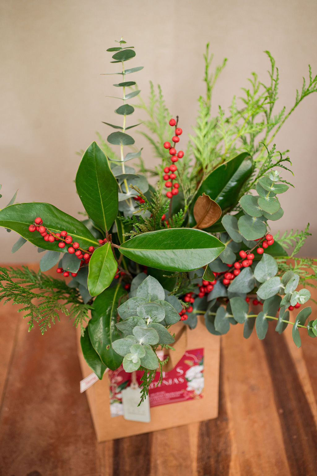 Bolsa de Regalo con Flores de Selección Navideña